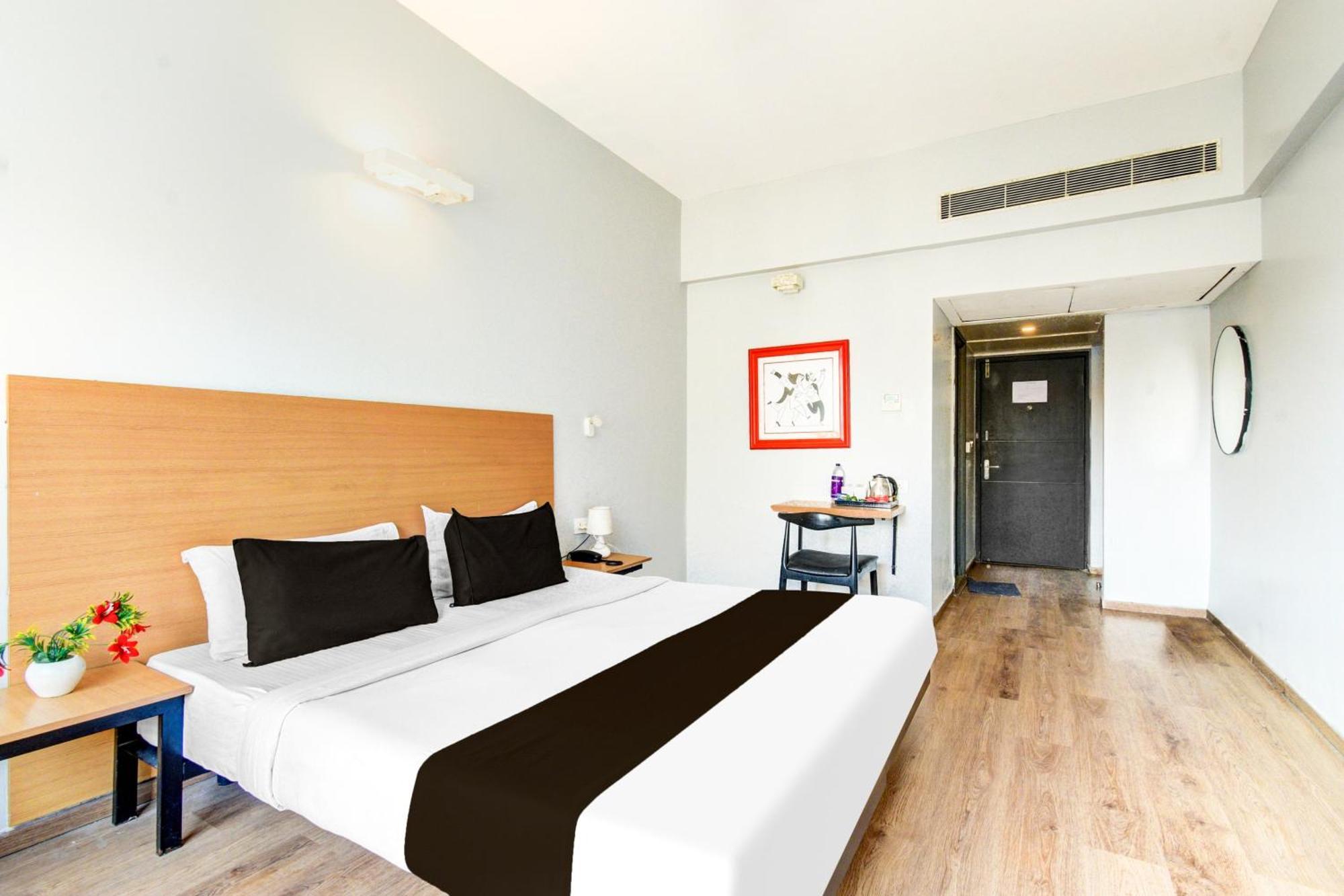 Super Townhouse Lakdikapul Hotel Hyderabad Exterior photo