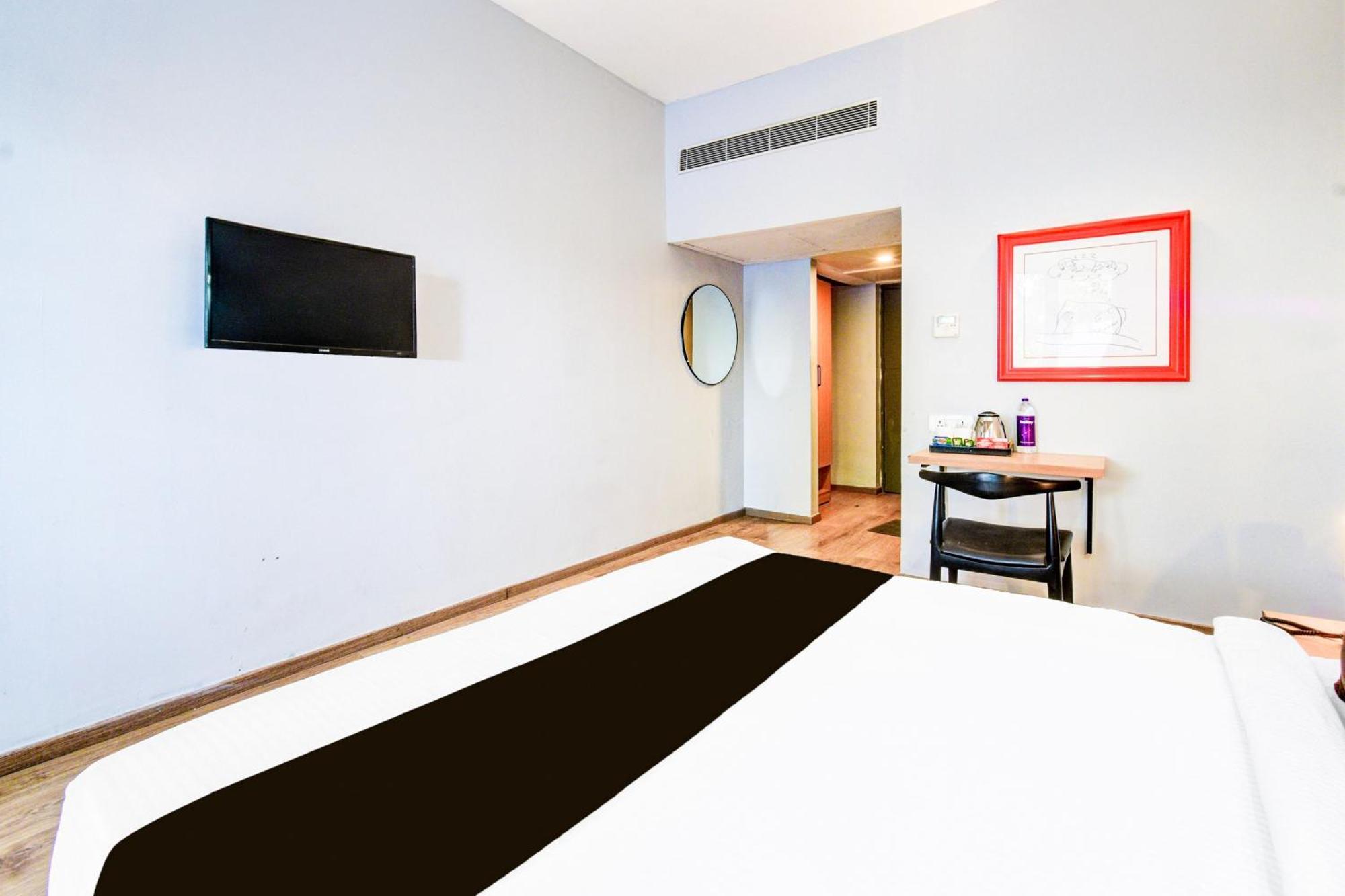 Super Townhouse Lakdikapul Hotel Hyderabad Exterior photo