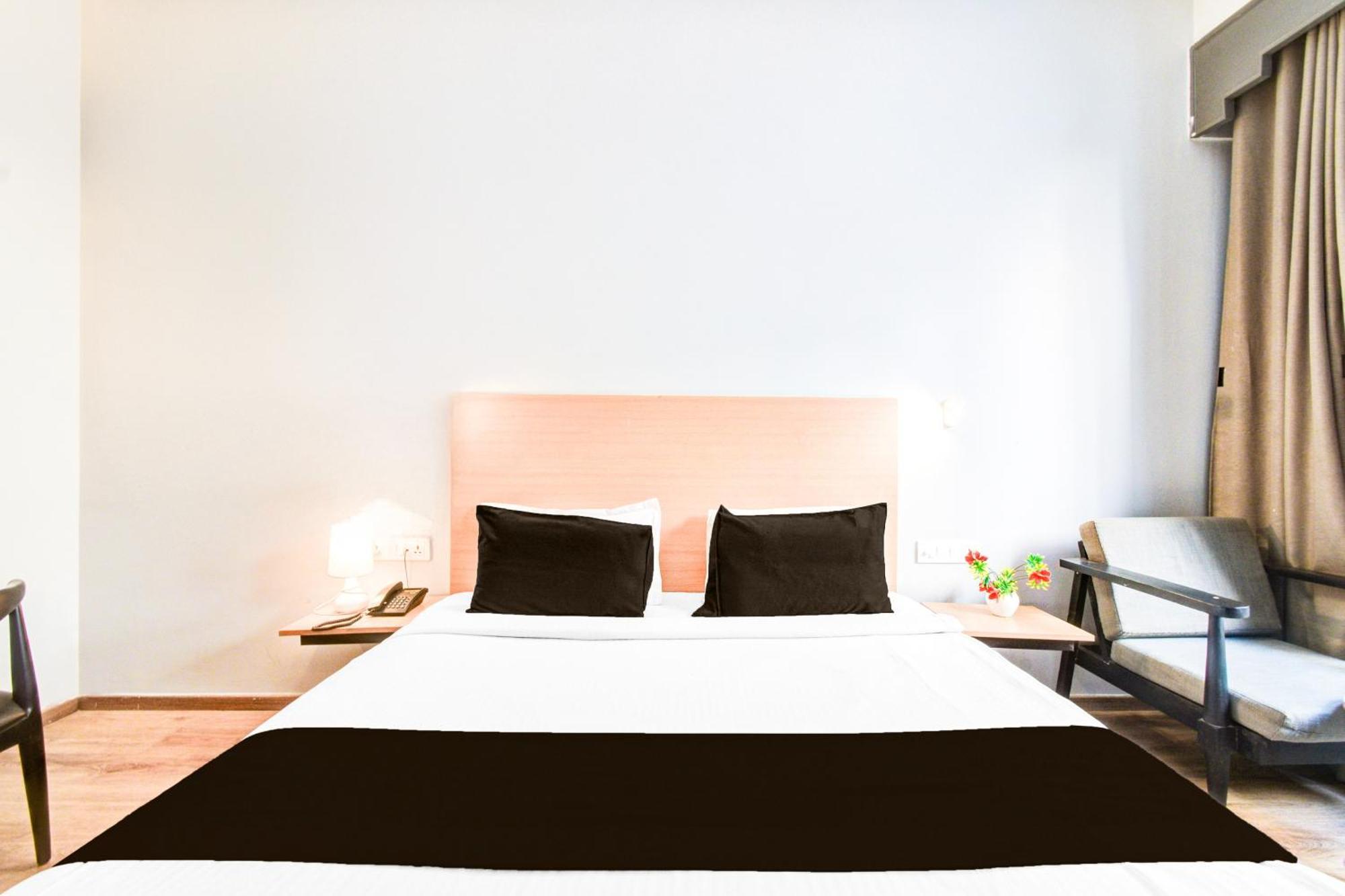 Super Townhouse Lakdikapul Hotel Hyderabad Exterior photo