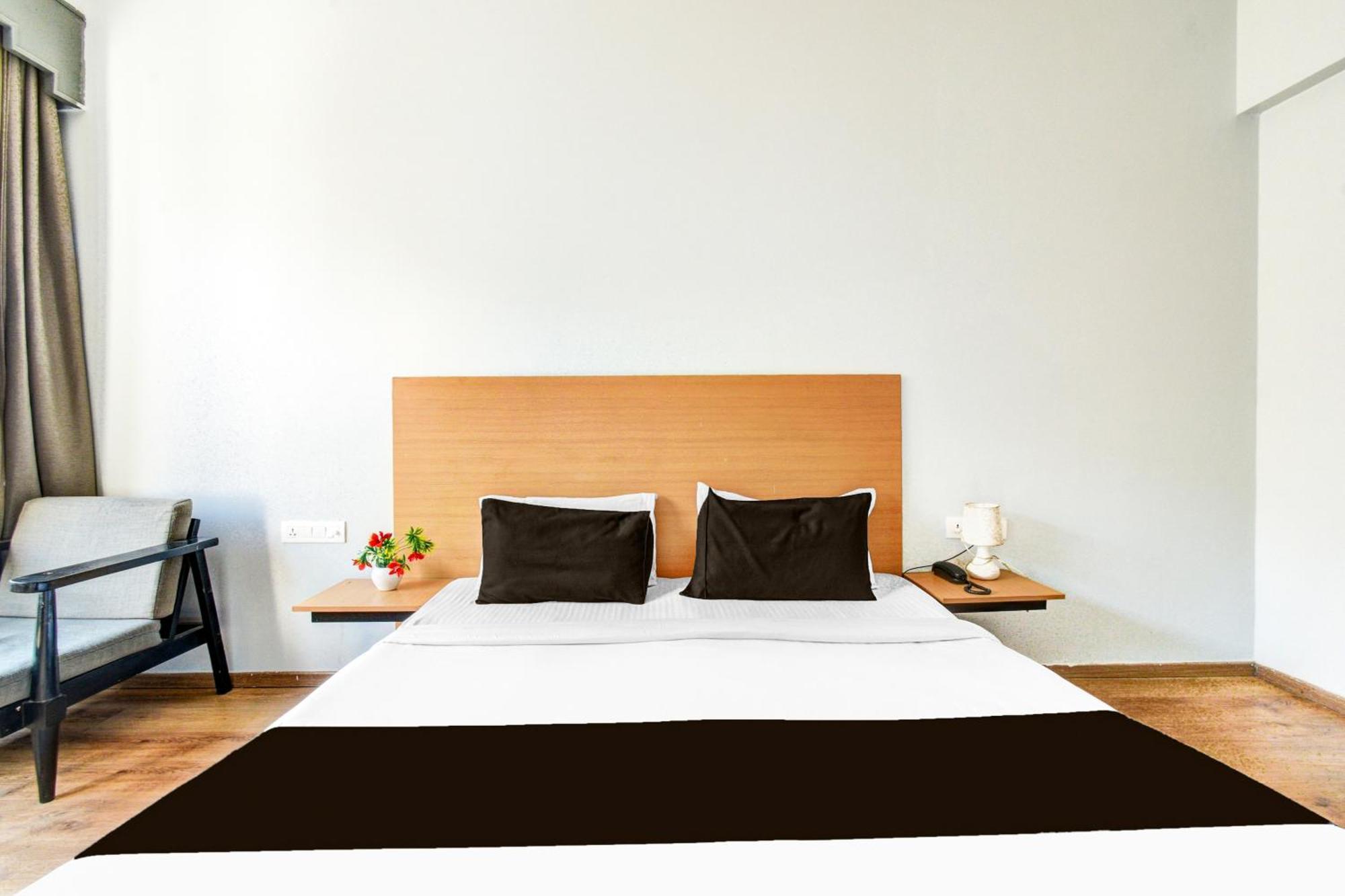 Super Townhouse Lakdikapul Hotel Hyderabad Exterior photo