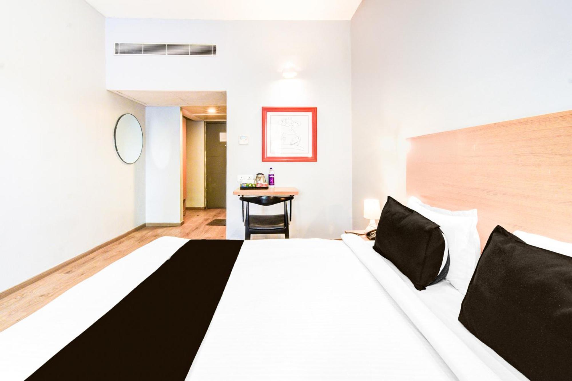Super Townhouse Lakdikapul Hotel Hyderabad Exterior photo
