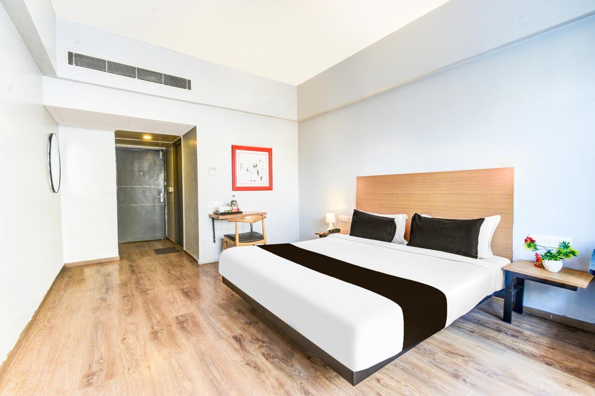 Super Townhouse Lakdikapul Hotel Hyderabad Exterior photo